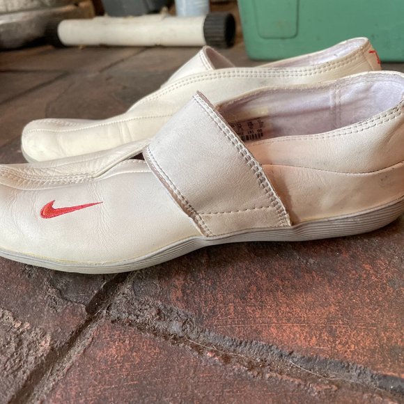 Nike Slip-on Women's Shoes - Picture 2 of 4